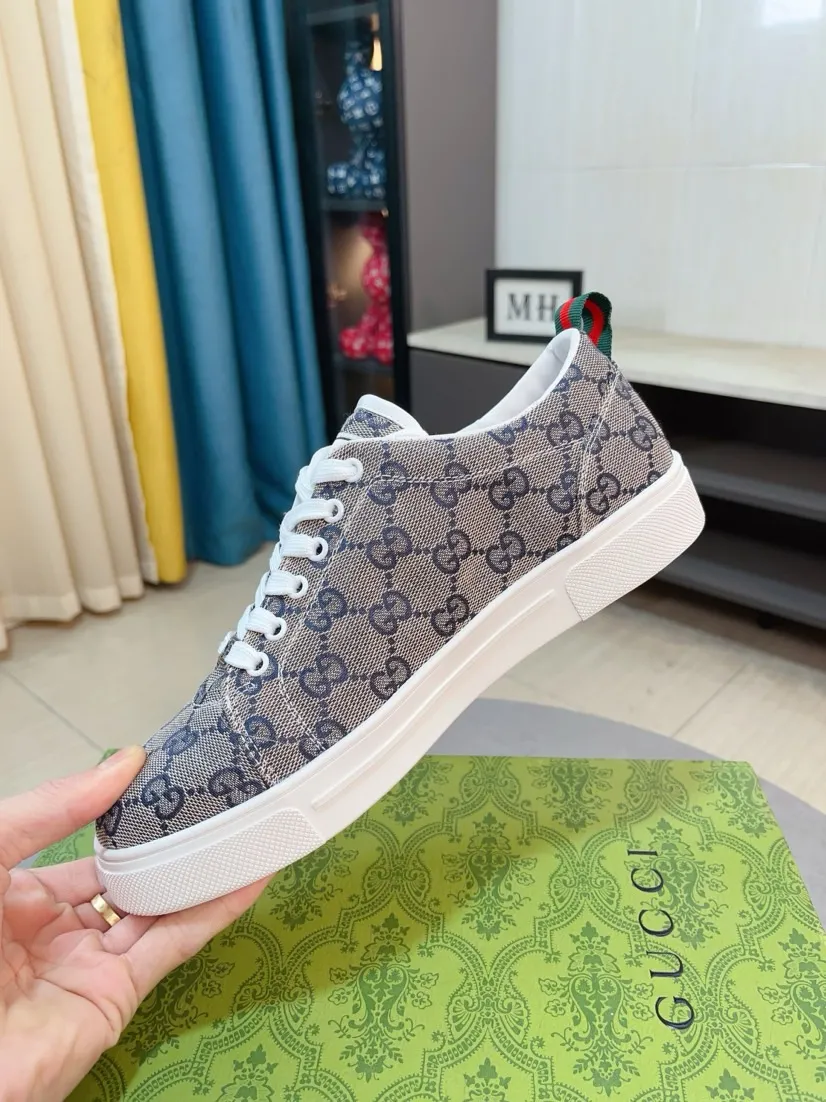Men's shoes 💰400🌸🌸[GUCCI] Gucci's new spring and summer slip-on loafers with cartoon characters, Fendi F's low-top trendy men's shoes, 😈The upper is made of Italian 🇮🇹 imported sheep suede with Lafayette embroidered leather, full pigskin lining, original rubber non-slip outsole! The style is high-profile and elegant, and the upper is versatile and fashionable. 🇱🇾🇱🇾A large number of ready-made and reposted pictures will be sold! 38-44,